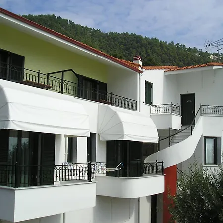 Golden * Chrisi Ammoudia
